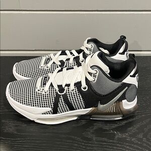 Nike LeBron Witness 7 Men's Black and White Sneakers Men Size 11